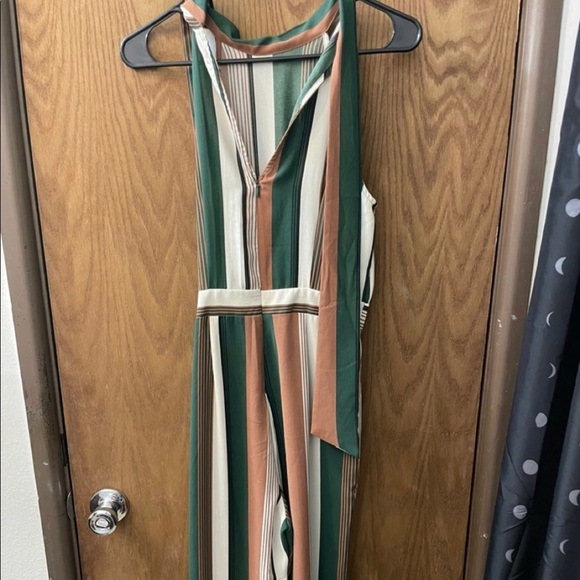 Francesca‘s long one piece romper ( never wore just sits in my closet size small - Picture 2 of 2